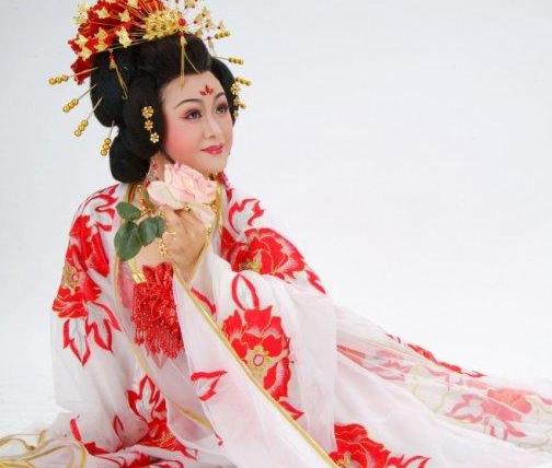著名越剧演员-尹巧玲 著名越剧演员-尹巧玲